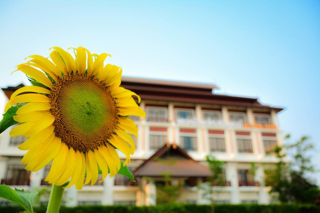 The Choice Hotel - Adults Only Bangkok Exterior photo